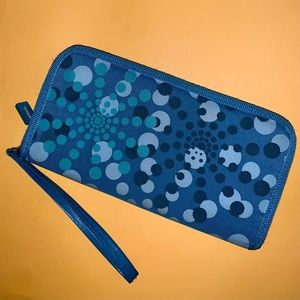 Women’s Starburst Print Wallet Wristlet.